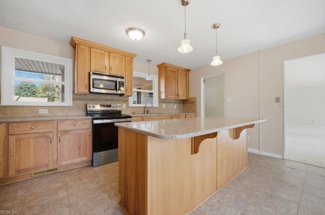 117 Linbrook DR, Newport News, VA 23602