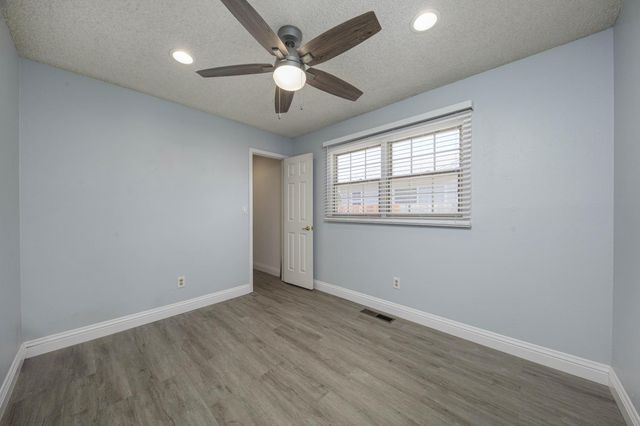 30 Willow Glen Ave, Oakdale, CA 95361