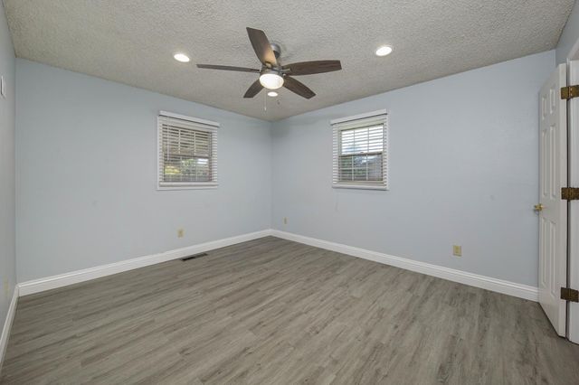 30 Willow Glen Ave, Oakdale, CA 95361