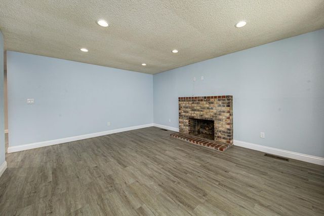 30 Willow Glen Ave, Oakdale, CA 95361
