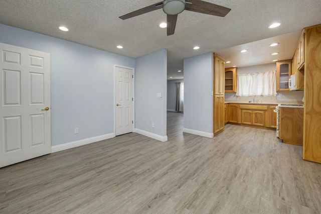 30 Willow Glen Ave, Oakdale, CA 95361