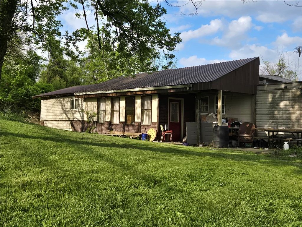 10 Courson Hill Rd, Amwell, PA 15301