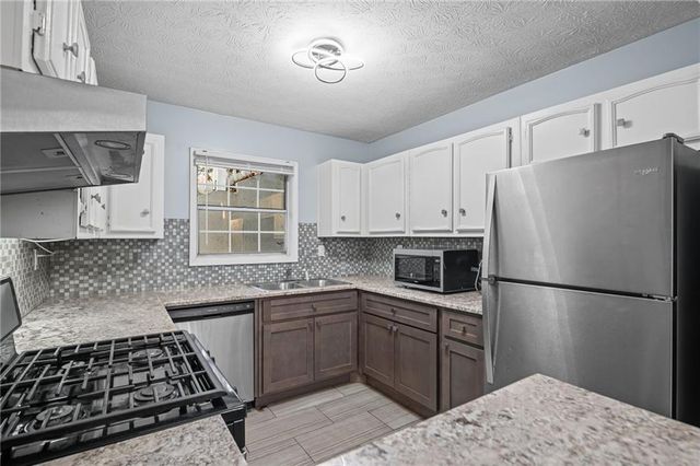 1306 Natchez Trace, Atlanta, GA 30350