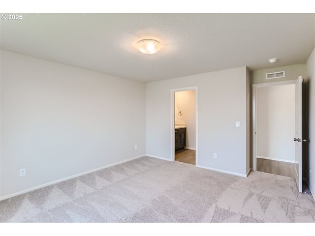 1029 Clemson St, Woodburn, OR 97071