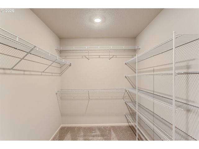 1029 Clemson St, Woodburn, OR 97071