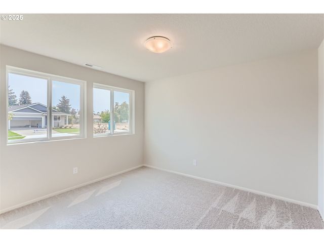 1029 Clemson St, Woodburn, OR 97071