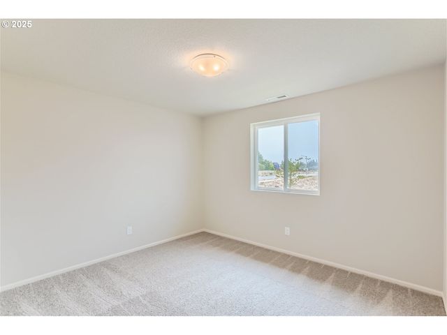 1029 Clemson St, Woodburn, OR 97071