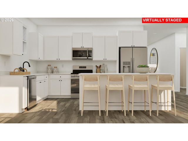 1029 Clemson St, Woodburn, OR 97071