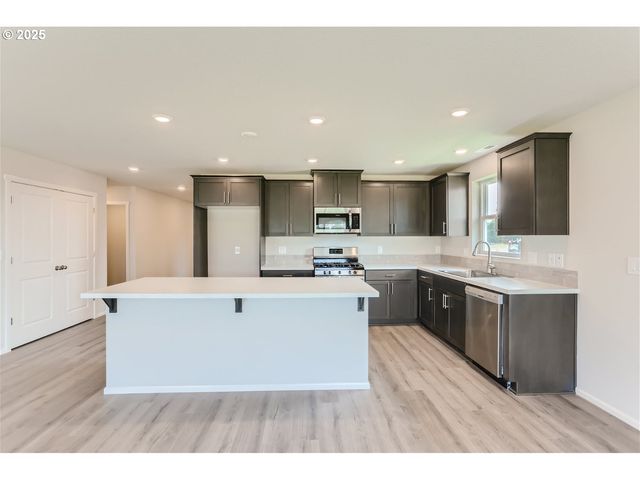 1029 Clemson St, Woodburn, OR 97071