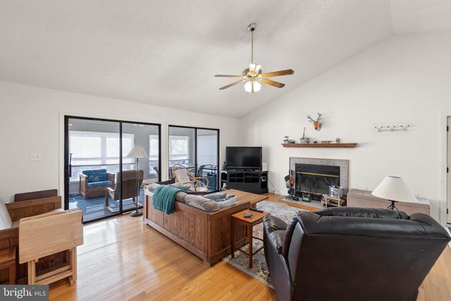 320 COWGILL LN, Paw Paw, WV 25434