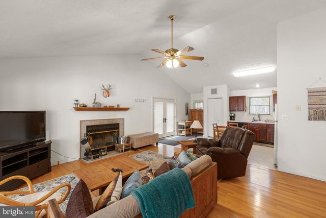 320 COWGILL LN, Paw Paw, WV 25434