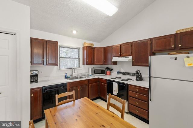 320 COWGILL LN, Paw Paw, WV 25434