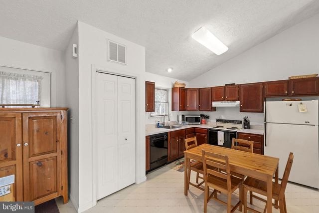 320 COWGILL LN, Paw Paw, WV 25434