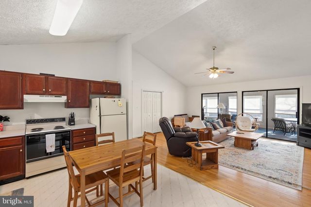 320 COWGILL LN, Paw Paw, WV 25434