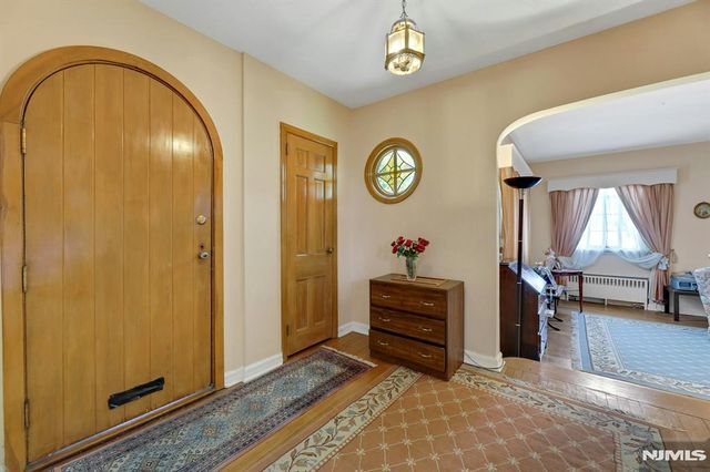 5-40 4th Street, Fair Lawn, NJ 07410