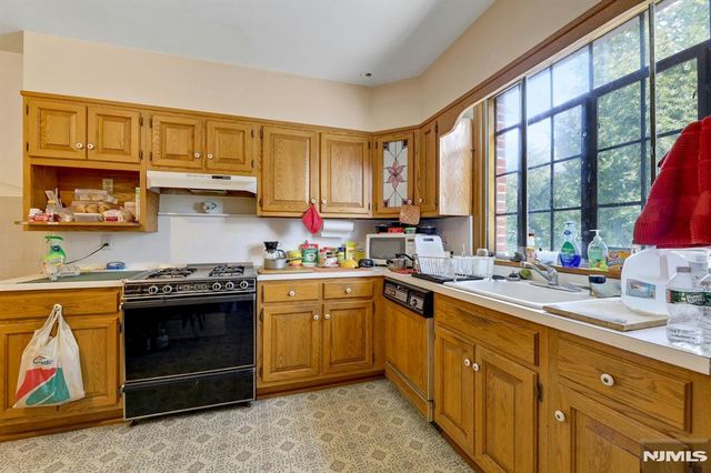 5-40 4th Street, Fair Lawn, NJ 07410