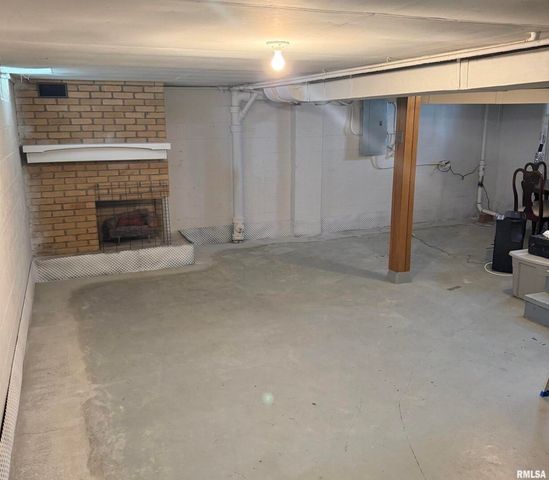2326 18th Avenue A, Moline, IL 61265