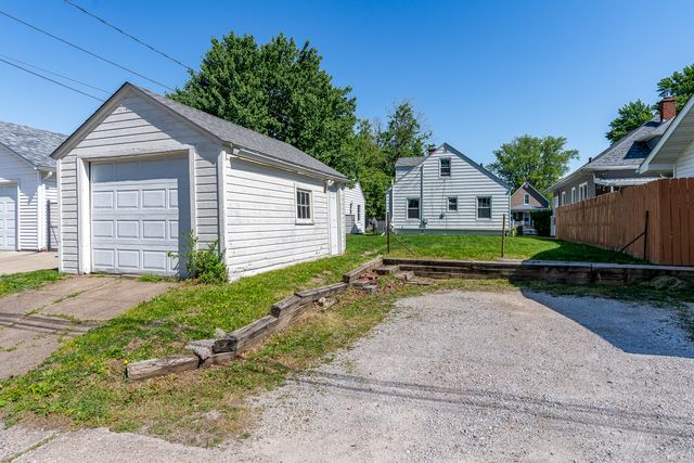 2326 18th Avenue A, Moline, IL 61265