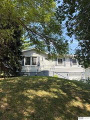 1206 W 15th Avenue, Bellevue, NE 68005