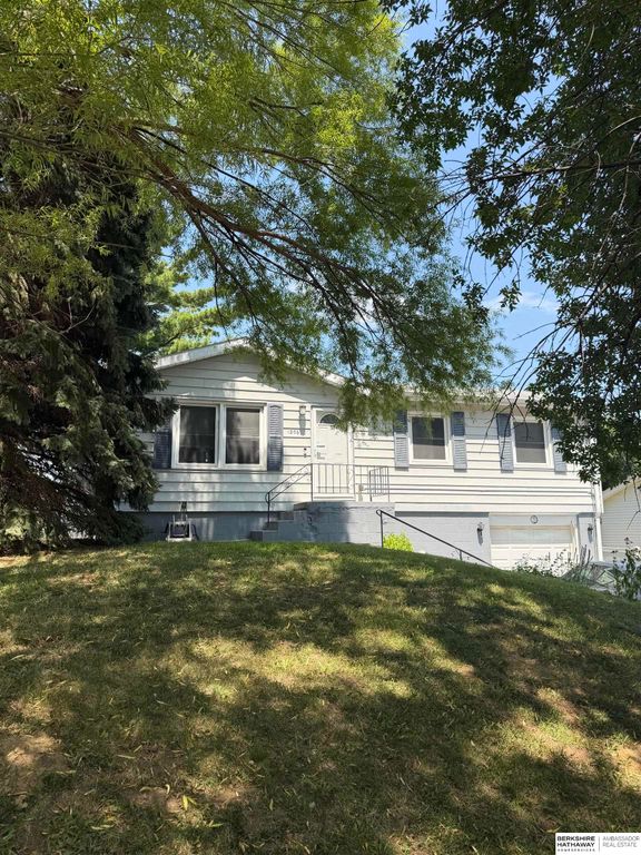 1206 W 15th Avenue, Bellevue, NE 68005
