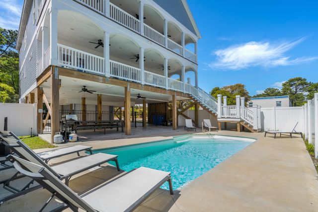 520 28th Ave. N, Myrtle Beach, SC 29577