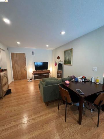 2636 WARRING ST, Berkeley, CA 94704