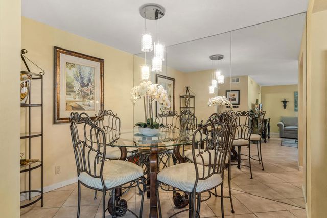 1490 S Camino Real 204, Palm Springs, CA 92264