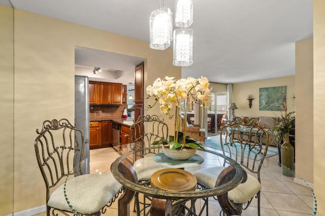 1490 S Camino Real 204, Palm Springs, CA 92264