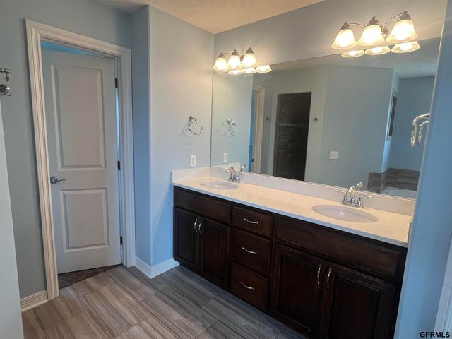 4723 Ponderosa Drive, Papillion, NE 68133