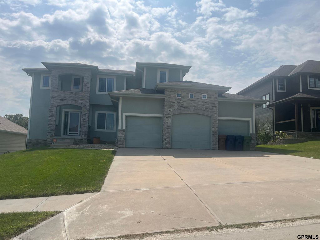 4723 Ponderosa Drive, Papillion, NE 68133