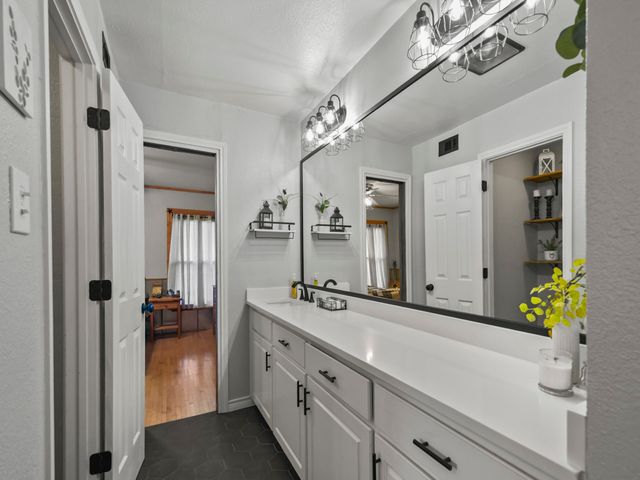 2200 Skyline Drive, Fort Worth, TX 76114