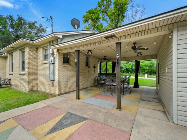 2200 Skyline Drive, Fort Worth, TX 76114