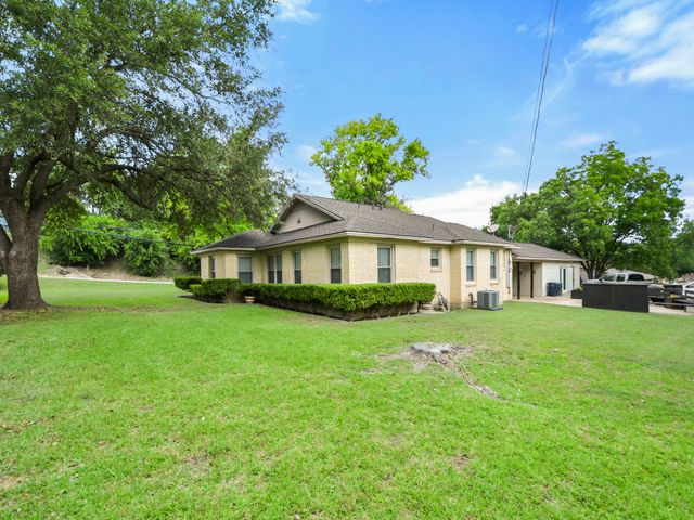 2200 Skyline Drive, Fort Worth, TX 76114