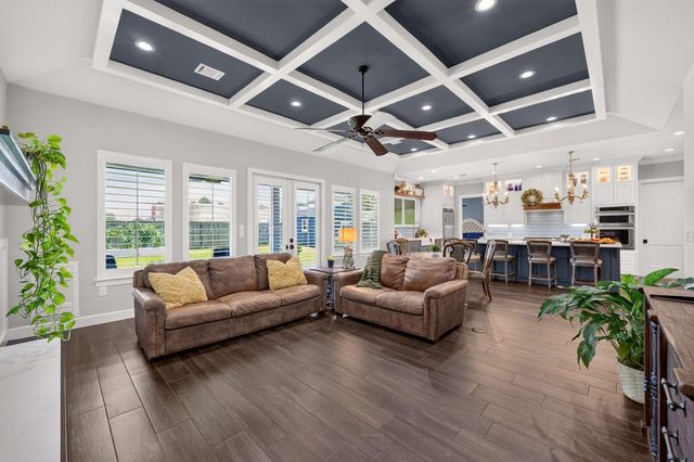 509 Texas St, Tomball, TX 77375