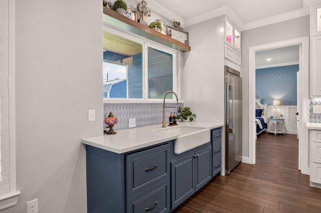 509 Texas St, Tomball, TX 77375