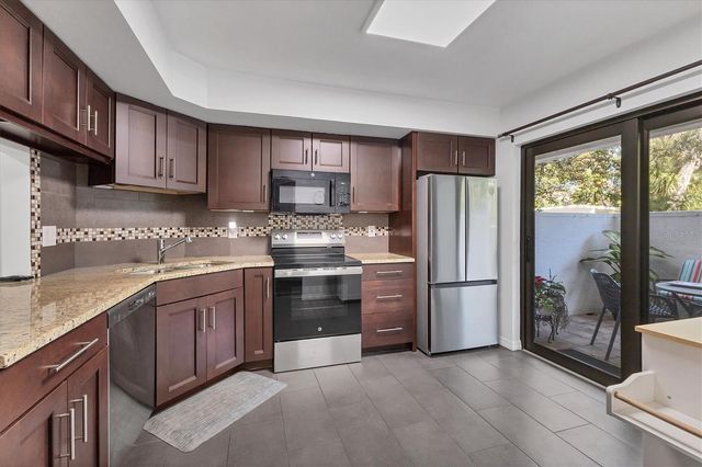 3332 THORNWOOD ROAD 3332, Sarasota, FL 34231