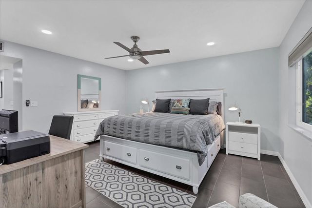 3332 THORNWOOD ROAD 3332, Sarasota, FL 34231