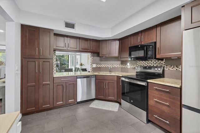 3332 THORNWOOD ROAD 3332, Sarasota, FL 34231