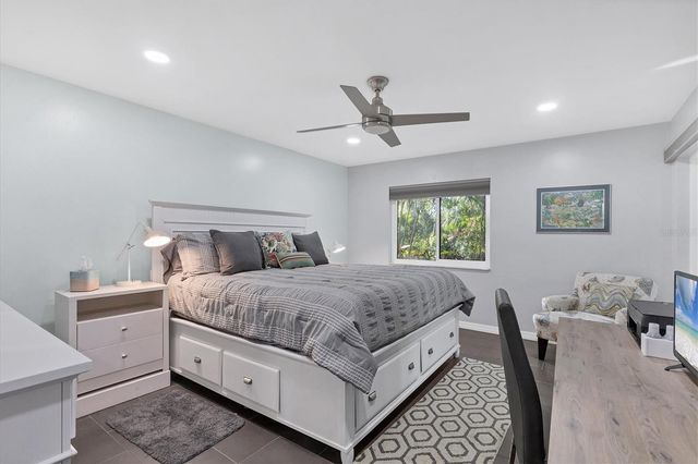 3332 THORNWOOD ROAD 3332, Sarasota, FL 34231