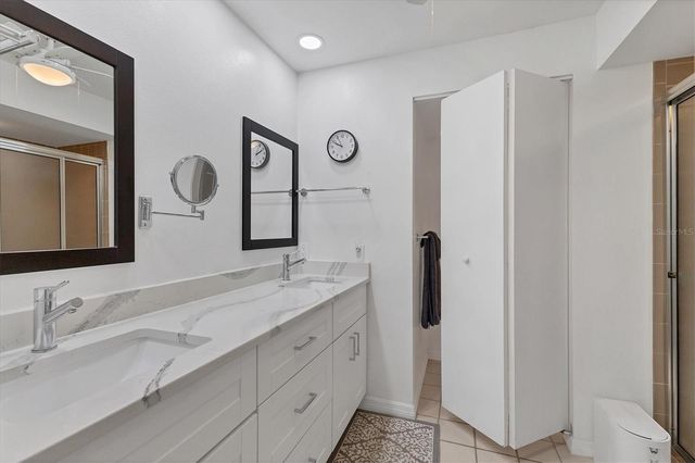 3332 THORNWOOD ROAD 3332, Sarasota, FL 34231