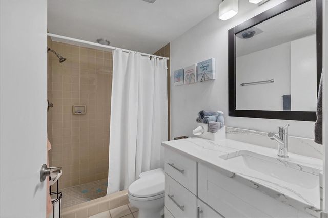 3332 THORNWOOD ROAD 3332, Sarasota, FL 34231