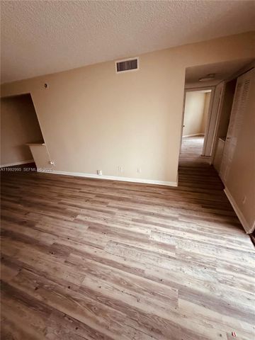 211 Lake Pointe Dr 110, Oakland Park, FL 33309