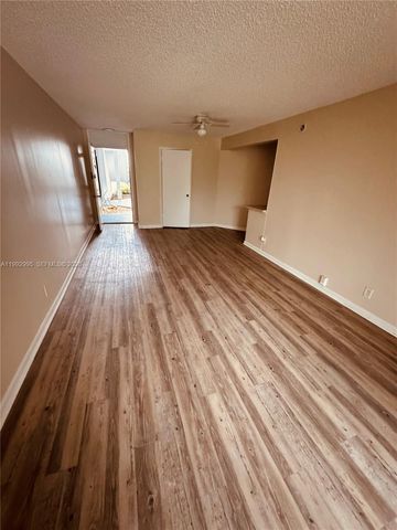 211 Lake Pointe Dr 110, Oakland Park, FL 33309