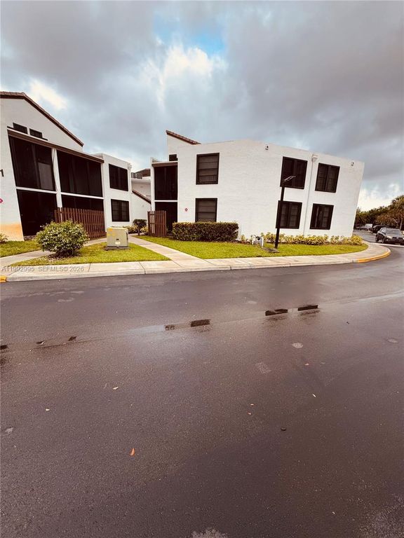 211 Lake Pointe Dr 110, Oakland Park, FL 33309