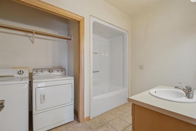 4724 N FALLVIEW LANE, Appleton, WI 54913