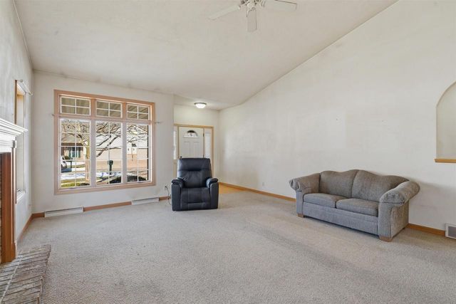 4724 N FALLVIEW LANE, Appleton, WI 54913