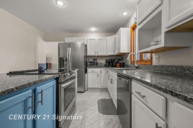 8044 Creston Drive, Freeland, MI 48623