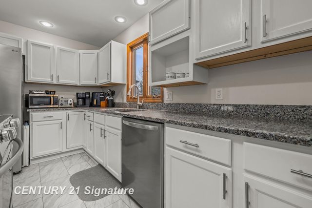 8044 Creston Drive, Freeland, MI 48623