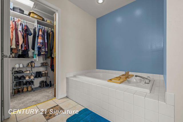 8044 Creston Drive, Freeland, MI 48623