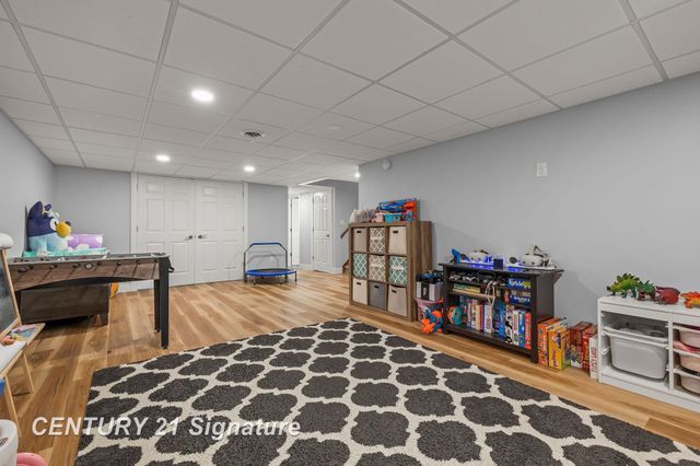 8044 Creston Drive, Freeland, MI 48623